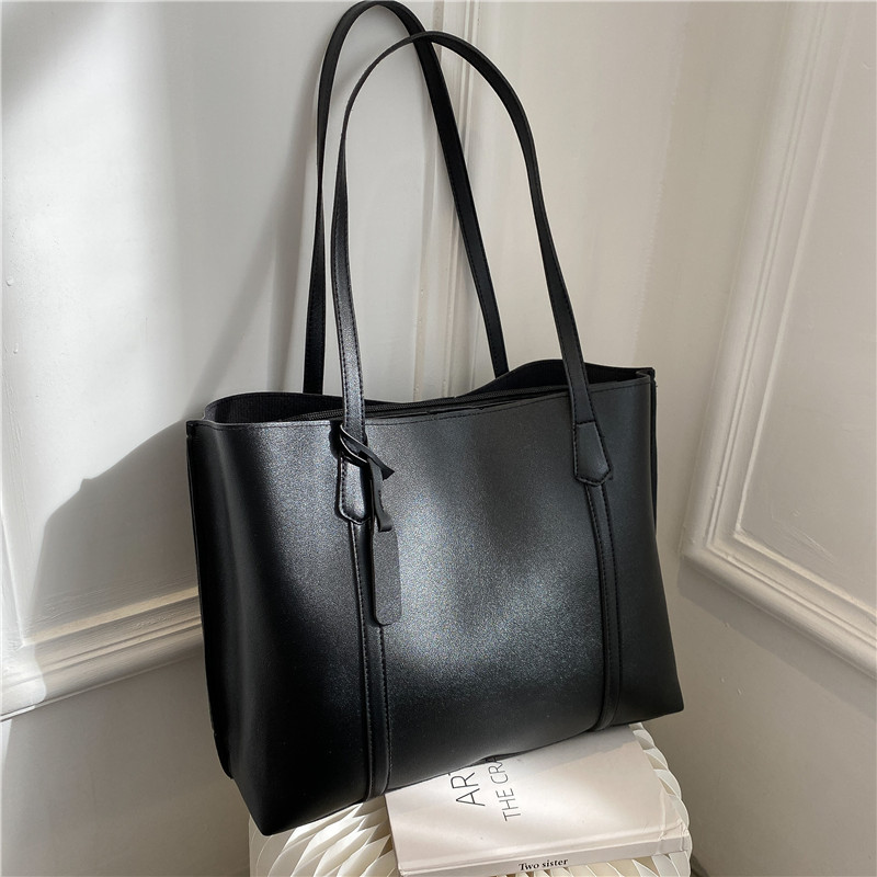 Classic Black Faux Leather Tot - огляд і ціна Leather Work Bag